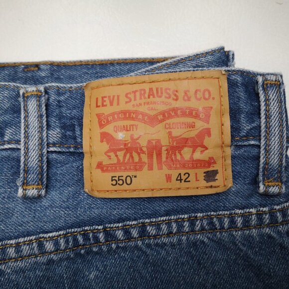 Levi's 550 Men's Size 42 Waist Straight Legs Medium Wash Jeans - Picture 1 of 13